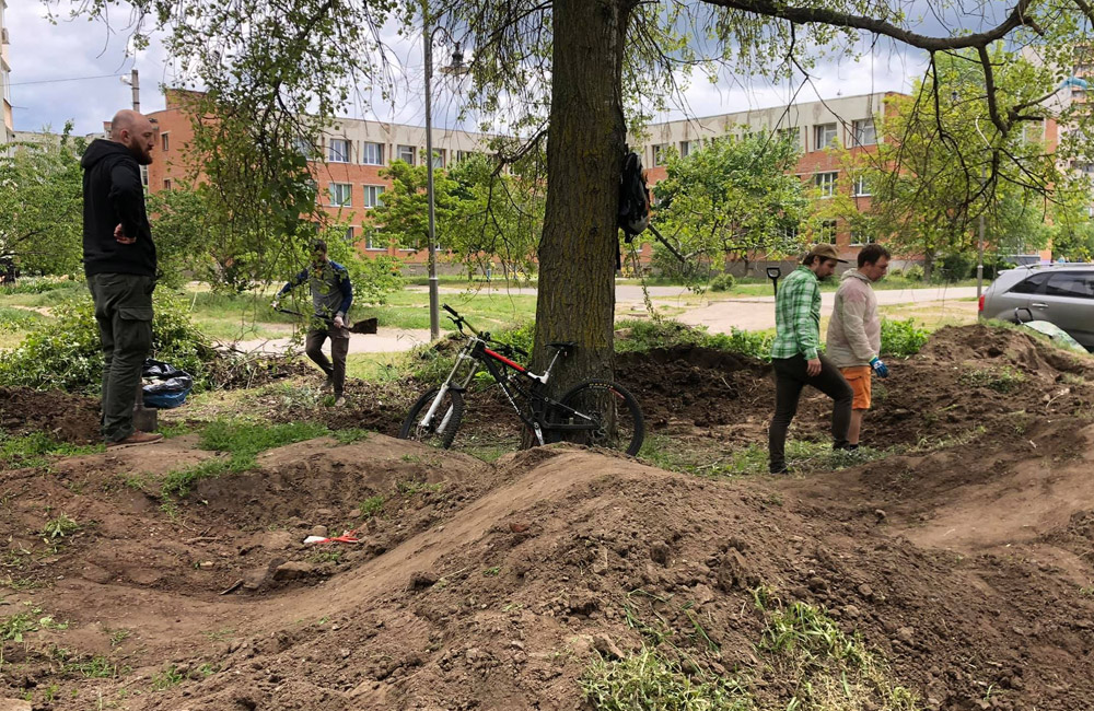 Вісті з Полтави - На недобудованій частині бульвару Богдана Хмельницького будують трасу для велосипедів