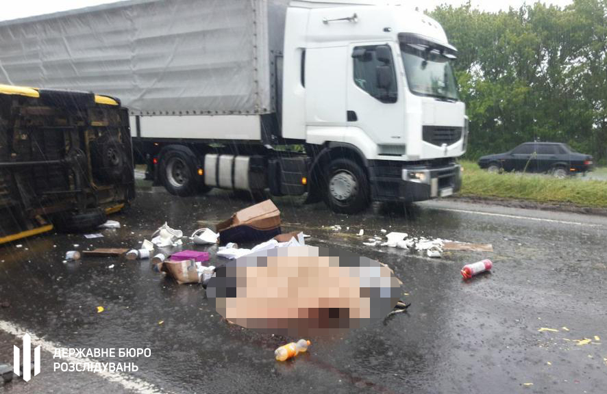 Вісті з Полтави - У Лубенському районі мікроавтобус із поліцейськими потрапив у ДТП — є загиблий