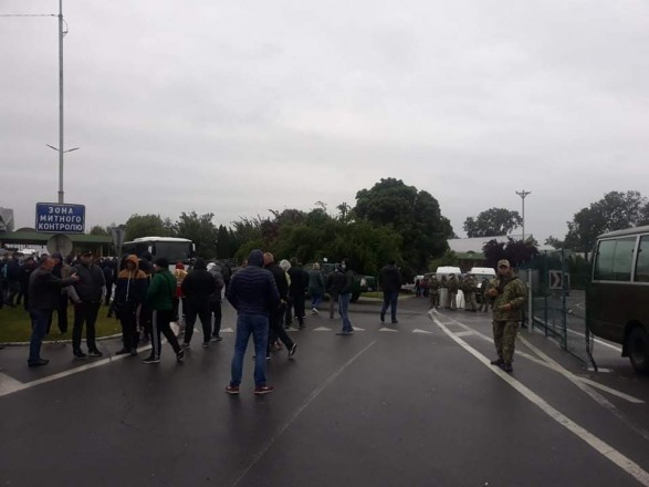 Глава Закарпатской ОГА именовал причину блокировки водителями ПП на границе с Венгрией