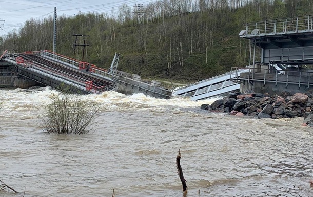 В России рухнул железнодорожный мост