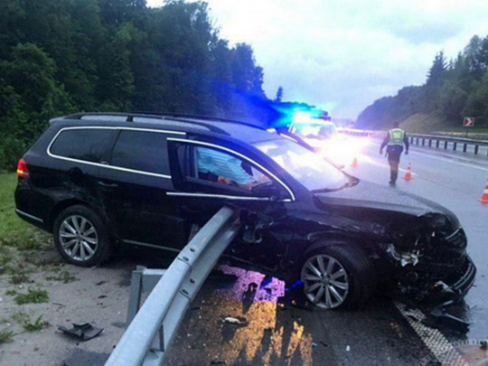 Отбойник разрезал водителя пополам: на трассе Киев — Чоп произошла ужасная трагедия(фото)