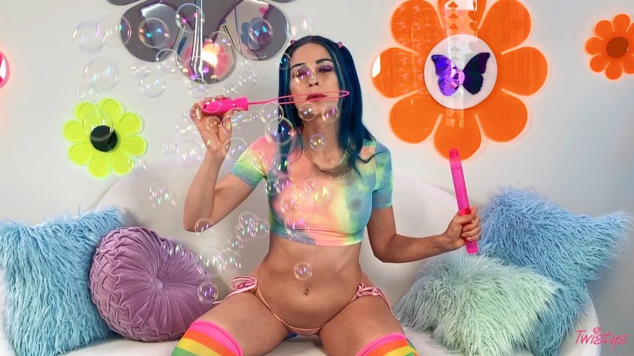 [Twistys.com] Jewelz Blu [17.06.2020, Solo, Masturbation, Indoors, Living Room, Dildo, Sex Toys, Vibrator, 1080p]