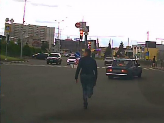 В Харькове мужчина приостановил машину с водителем, которому стало плохо за рулем: выяснились новейшие детали