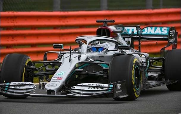 В Mercedes изменили раскраску машины перед началом сезона