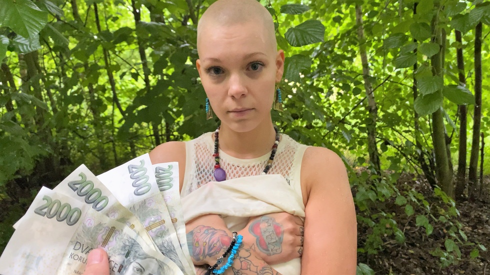CzechStreets_presents_Laura_in_Bald_Rebel_-_30.06.2020.mp4.00013.jpg