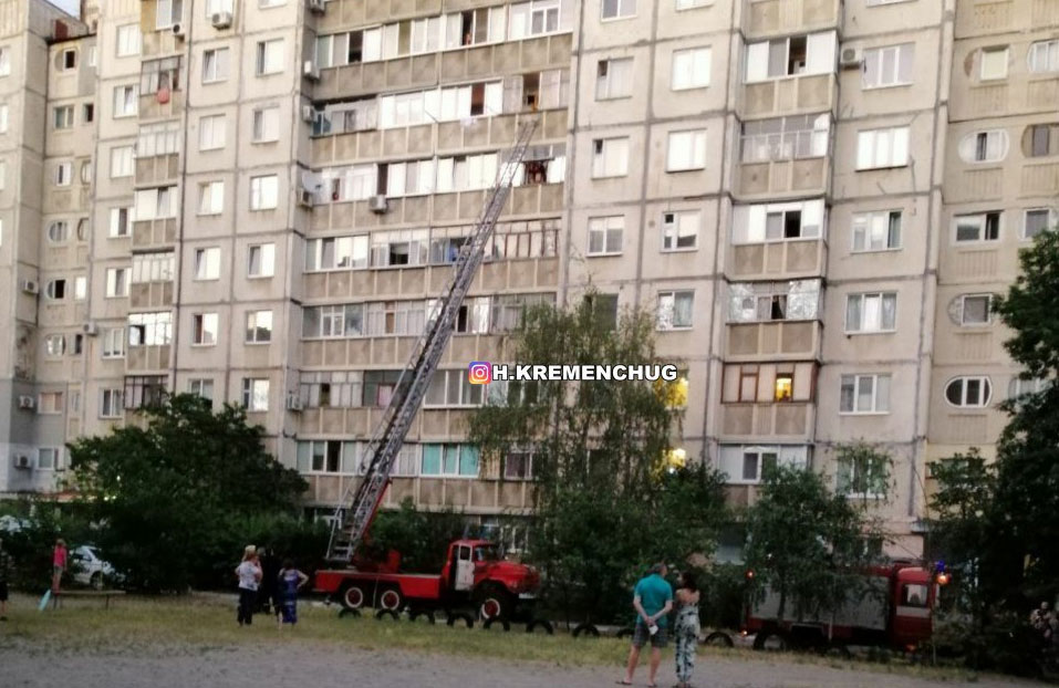 Вісті з Полтави - У Кременчуці врятували хлопчика, який лишився сам і міг випасти з балкона
