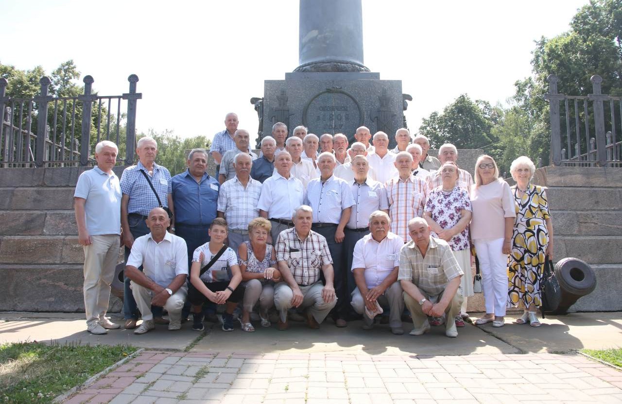 Вісті з Полтави - Команда Матковського допомогла організувати зустріч курсантів Полтавського вищого зенітно-ракетного командного училища, які випустилися 50 років тому