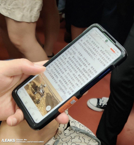 Телефон Xiaomi с экраном а-ля Infinity-O замечен в метро