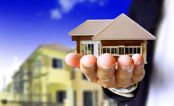 Зеленский заявил о первых случаях покупки украинцами жилища в ипотеку под 10%