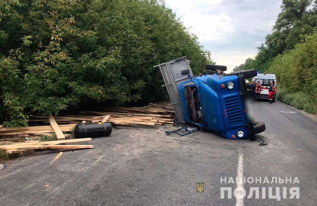 Вісті з Полтави - У Кременчуцькому районі легковик зіткнувся з вантажівкою — загинув водій