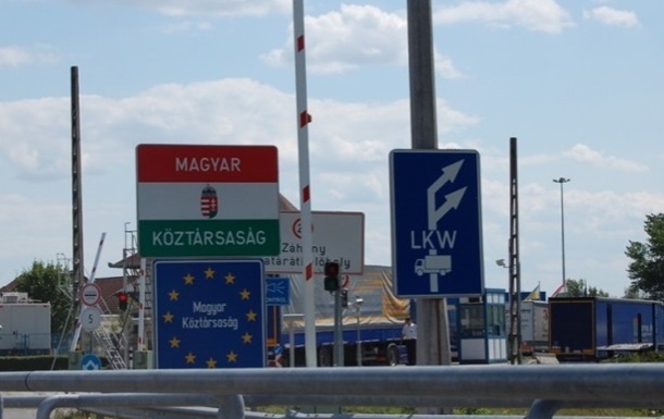 На границе с Венгрией образовались очереди