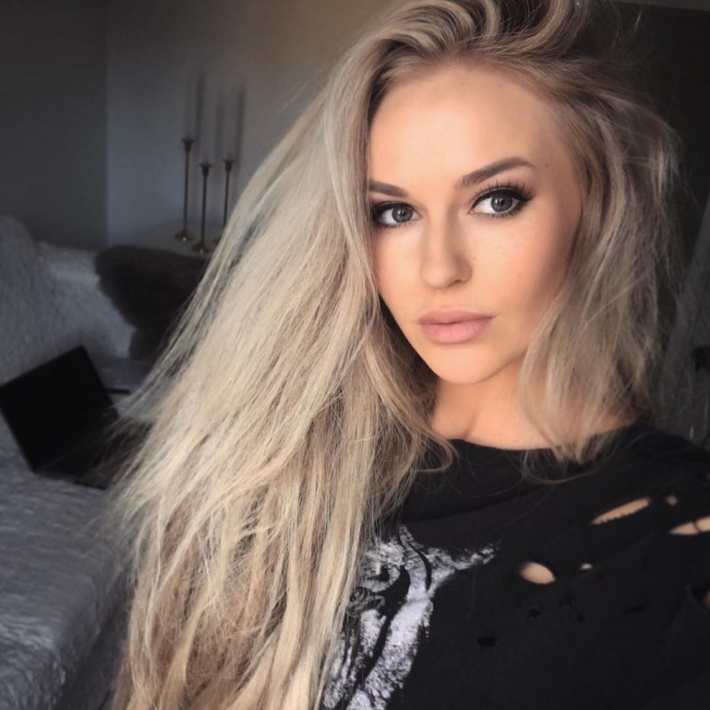 Anna Nystrom ( )   [Amateur, Celebrity] [10001080-640600, 2547]