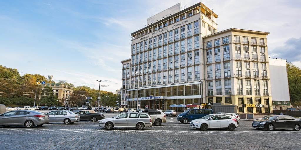 Приватизацию отеля "Днепр" в Киеве просят отменить через суд