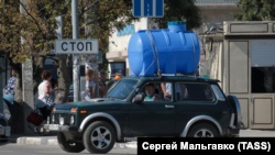 Власти Симферополя обещают закончить установку баков для воды в школах и детсадах до конца августа (+фото)