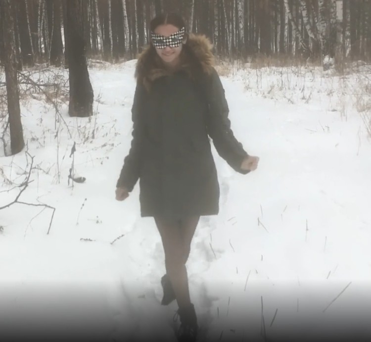 Amateur Blowjob and Swallow in the Winter Woods