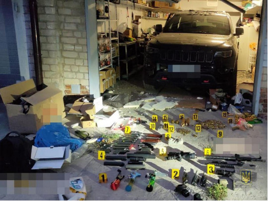 У покончившего с собой харьковчанина отыскали арсенал боеприпасов(фото)