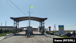 Выезжающий из Крыма пытался дать взятку на «Каланчаке» – украинские пограничники